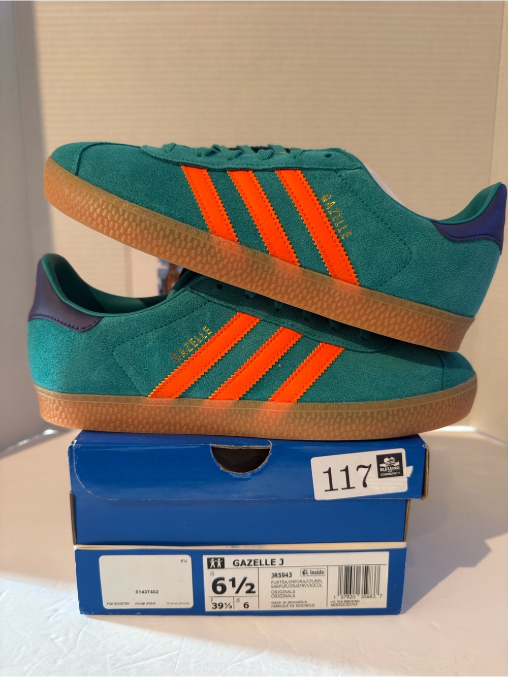 Adidas Gazelle Kids Suede Sneakers in Teal with Orange Stripes 7.5W/6.5Y